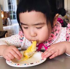 🌸Foodie XiaoMan Happy Lunar New Year 😋👧🏻🎉 #49個月 #baby #eatingmachine  #food #chinababy #mi #小蛮 #xiaoman