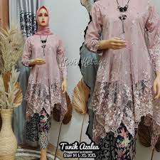 Penggunaan kain tile yang sederhana namun manis membuat siapapun menjadi terkesan anggun. Kebaya Busui Kebaya Tile Kebaya Tile Kebaya Tunik Boss Shopee Philippines
