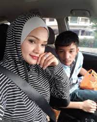 Pelakon jelita ini telah berkahwin denganâ datuk seri dr. Showbiz Actress Zarina Reaffirms Love Of Special Sons On Wedding Anniversary