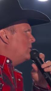 This #ThursdayRewind is dedicated to this "All-American Kid,” Garth Brooks  and his 2015 #ACMawards performance!