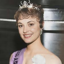 Diana Disbrow's Instagram, Twitter & Facebook