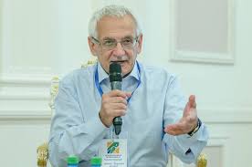 В своём будущем кабинете, назвав тони блинкена претендентом на должность государственного секретаря. Kto Mihail Blinkin I Kem Prihoditsya Toni Blinkenu Kliker