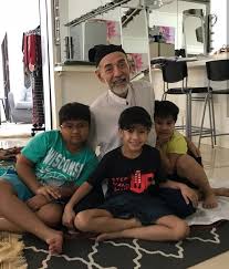 This post has been edited by happy4ever: Helena On Twitter Aziz Nong Chik Bekas Suami Rosmah Mansor Danial Jer