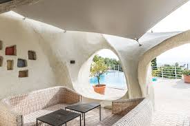 Les Troglodytes Par Jacques Couelle Nice Cote D Azur Maison Organique Nice Cote Nice Cote D Azur