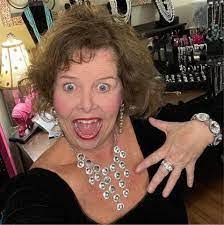 Terri Knipp's Instagram, Twitter & Facebook