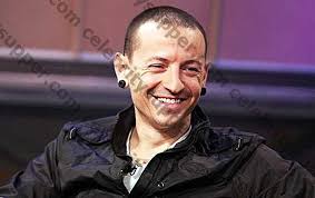 Nach tod von chester bennington sagt linkin park konzerte ab. Chester Bennington Vermogen Vermogen Einkommensquelle Einkommen Albumverkaufe Ausgaben Lebensstil Wohltatigkeit Versicherung Personliche Details Biografie Juli 2021