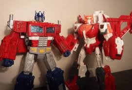 Optimus Prime and Elita-1 - a photo on Flickriver