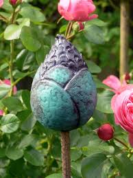 Pflanzen Gartenstecker Gartenstecker Dicke Turkis Schwarze Knospe Ein Designerstuck Von Brigitte Gartenkeramik Gartenstecker Selbstgemachte Dekoration