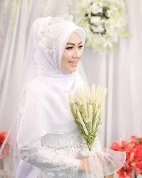 25 Inspirasi Gaun Pengantin Muslimah Simple