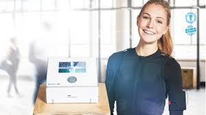 Muskel kontraktionen werden über elektronisch erzeugte signale erzeugt und so wird das muskel aufbau training leichter und effizienter. Ems Anzug Darauf Musst Du Achten Stimawell Ems