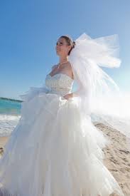 Hier findet ihr alle videos, ganze folgen und ratgeber von paula! Hochzeitskleid Bei Der Trauung In Florida Heiraten In Florida