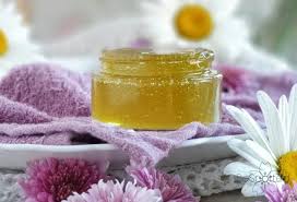 To make any aloe vera face mask it is advisable to have your own aloe plant at home, in this way you will always have the leaves handy so you can use take a leaf of aloe vera, open it in the middle and remove all its contents known as the pulp. Aloe Vera And Honey Mask A Super Hydrating Diy Face Mask