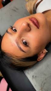 Cuna y se convierte en cama individual con colchón de cuna y dos buros  individual.