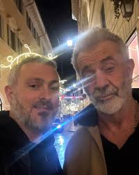 WALLACE OAK FOR MEL On Saturday past, Gary Stewart has th3 pleasure of  Presenting A piece of * the Wallace Oak beautifully framed to Hollywood  actor Mel Gibson Who immortalised William Wallace