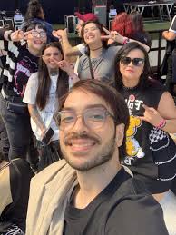 Crowds are won and lost and won again but our hearts beat for the  diehards.” Vivi para realizar esse sonho. Obrigada, vida. Long live the car  crash hearts! 🫶 @iwannabe.tour @30ebr #iwbt #