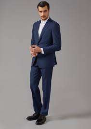 Stile inconfondibile armani made in italy, design ricercato con inserti in velluto sia sulla giacca che sul pantalone. Abito Armani A Caserta Boccia Boutique Casapulla In Campania