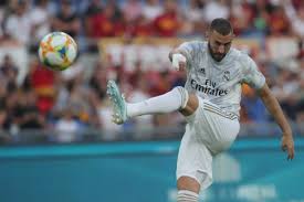 Бензема карим (karim benzema) футбол нападающий франция 19.12.1987. Real Madrid Karim Benzema Stolz Auf Alfredo Di Stefano Trophae