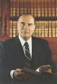 François mitterrand est né le 26 octobre 1916 à jarnac (charente), dans la famille d'un industriel nonobstant son action politique, françois mitterrand demeure un personnage romanesque des plus. Francois Mitterrand Photos Facebook