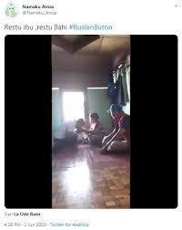 Check spelling or type a new query. Viral Video Ruslan Buton Cium Tangan Ibunya Saat Dijemput Polisi