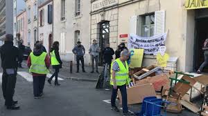 Des vendéens, mais pas que. La Roche Sur Yon Evacuation De La Maison Des Gilets Jaunes Sur Orange Videos
