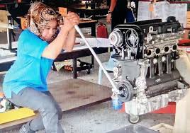 Cadangan membekal, menghantar, memasang, mengujilari dan mentauliah alat kelengkapan bengkel kursus teknologi baikpulih dan mengecat kenderaan giatmara jengka, pahang. Kebolehan Luar Biasa Anak Gadis Melayu Dalam Bidang Automotif Mekanika