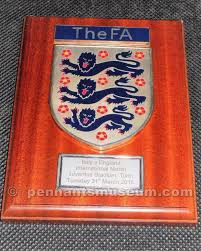 Regolamenta e gestisce l'attività calcistica d'inghilterra e delle dipendenze della . Inghilterra Collezione Gagliardetti Di Marco Cianfanelli