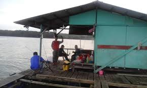 Selangor darul ehsan merupakan sebuah negeri yang terletak di tengah semenanjung malaysia dan bukan itu sahaja, pengunjung sering berkunjung ke sini kerana tempat memancing di selangor ini mempunyai pantai yang amat menyeronokkan. Teringin Nak Memancing Di Kelong Laut