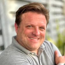 Katie McDonnell (@katiebebopp)