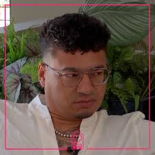 "🟦 Blauw is helemaal mijn kleur!🟦 " Wij zijn benieuwd of Clyde het daar  ook mee eens is...🤣 , #lldl #date #blauw #kleur #lievelings, ⏰ Vanavond om  18:55 uur bij SBS6!