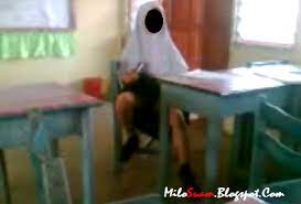Lelaki diburu polis raba kemaluan budak perempuan di tandas surau al ikhlas sungai petani kedah. Pelajar Sekolah Agama Rakam Kemaluan Dalam Kelas