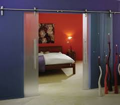 Apatah lagi dalam bilik tidur. 27 Idea Pintu Sliding Kreatif Jimat Ruang Dan Cantik Untuk Rumah Anda