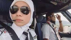 Inilah Rupa Pilot Airasia Yang Berpantun Tu Tp Cantik Pulak Pilot Peremp Pelawak Kecantikan