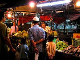 Walking distance to wakaf che yeh where pasar malam was located.over there u can get the local product & local food.many malay & halal food just nearby.nearby the town & u can get taxi if u don't have vehicle to reach town. Https Www Malaysiatravelpedia Com Wakaf Che Yeh Kelantan Malaysia Html