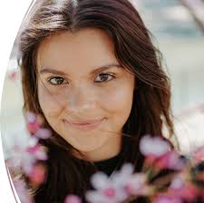 Claudia Ledezma's Instagram, Twitter & Facebook