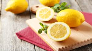 Buah ini merupakan sumber serat pektin, senyawa alami dengan sifat menekan nafsu makan. 7 Manfaat Lemon Bagi Kesehatan