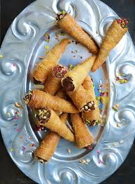 Nutella Kunafa Cones Cleobuttera Recipe Food Nutella Middle Eastern Desserts