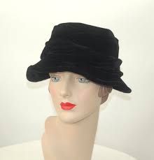 Black velvet cloche hat sales
