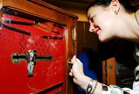 Rare Charlie Chaplin Wall Mounted Machine Foto de stock de contenido  editorial