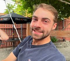 Ron Dillow's Instagram, Twitter & Facebook