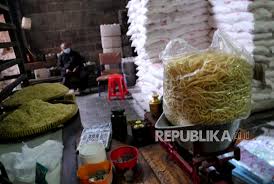 Pabrik mie gringsing / mie ayam comal di 55 batang jawa tengah indonesia facebook :. Mengintip Pabrik Mi Yang Legendaris Di Yogyakarta Republika Online
