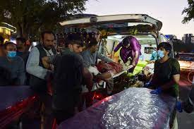 Dpa/wali sabawoon kabul am flughafen kabul spielen sich tragödien ab. Jhzmz8bnxzvcim