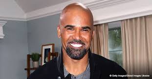 Shemar moore is an american actor and former male fashion model, best known for his role as malcolm winters on the soap the young and the restless, as the host of soul train, and as fbi special agent derek morgan on the tv series criminal mindsand lapd swat sergeant daniel. Remembering Shemar Moore S Shirtless Dance On The Soul Train Line