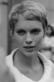 She debuted at the movies in 1959 in very small roles. Forever Young Mia Farrow 2pf