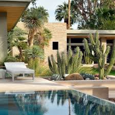 Pin De Sylvie En Exteriores En 2020 Fachada De Casas Mexicanas Jardines Modernos Jardines Deserticos