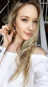 Angela Sue's Instagram, Twitter & Facebook