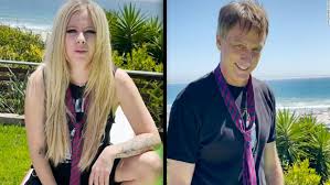 Avril lavigne recruits skater boy tony hawk for her tiktok debut yahoo lifestyle uk. Avril Lavigne Partners With Real Life Sk8er Boi Tony Hawk In Tiktok Debut Cnn