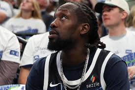 IN BRIEF : Dan Reeves, Among Highest-Paid Coaches, Given 4-Year Extension