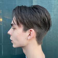 Curtain hair, also known as eboy hair, is a swooping, messy hairstyle with long bangs in the front that look like curtains. 30 Best Curtains Hairstyles For Men 2021 Guide