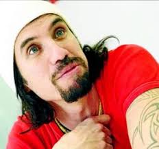 Macaco CANTANTE: "La música tiene efecto balsámico, yo me pongo las pilas  con Gato Pérez y Marley"