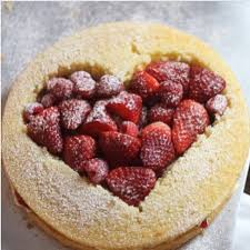 Sheva Berachot Berry Filled Heart Cake With Images Berry Cake Recipe Kosher Recipes Desserts